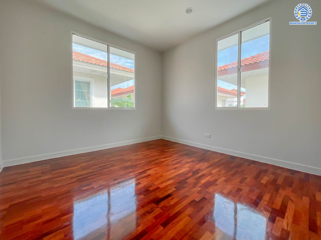 บ้านมือสองตกแต่งใหม่  ม.ภัสสร14 บางใหญ่-กาญจนาฯ (ซ.กันตนา) เนื้อที่ 55.8 ตร.ว. รองรับทุกความสุข ฟังก์ชัน 4 ห้องนอน 3 ห้องน้ำ 2 ที่จอดรถ บนทำเลศักยภาพ ใกล้เซ็นทรัลเวสต์เกต ทางด่วน "ศรีรัช" และรถไฟฟ้า "สถานีตลาดบางใหญ่"